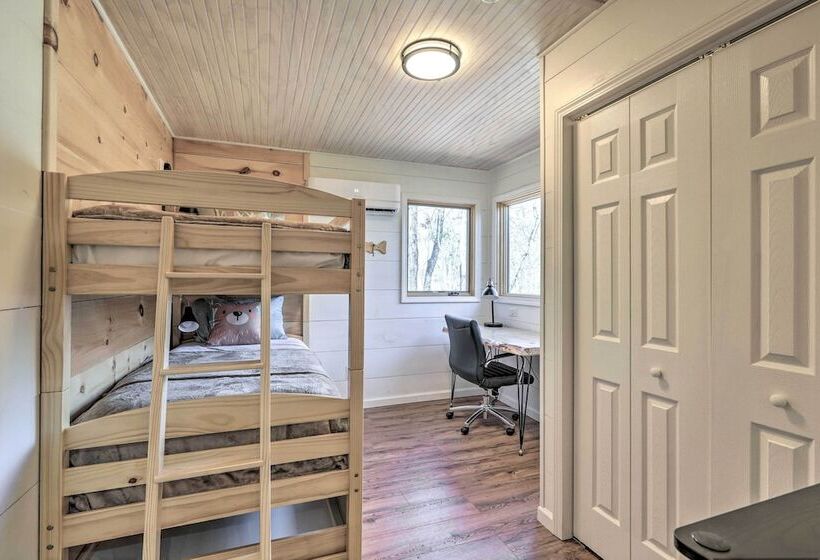 Stunning Culloden Cabin With Deck & Creek View!