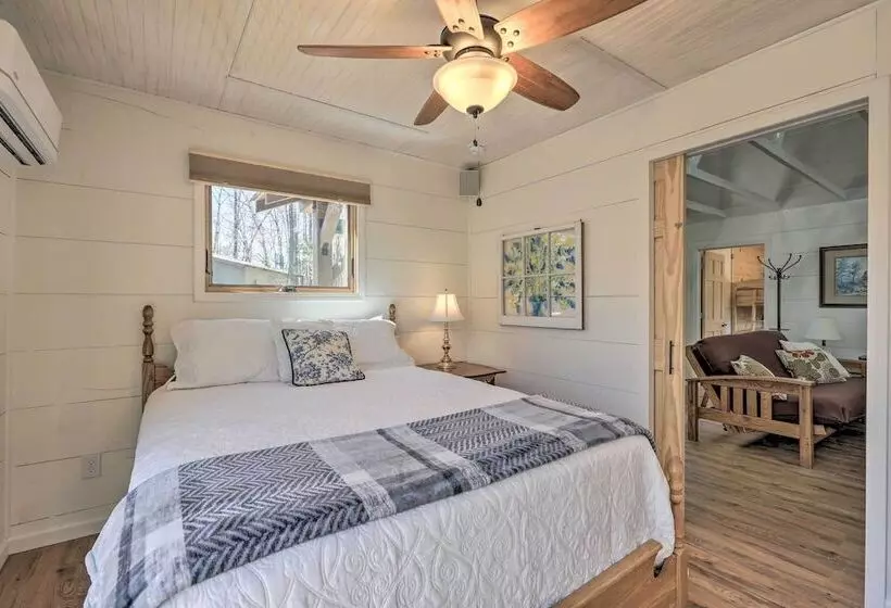 Stunning Culloden Cabin With Deck & Creek View!