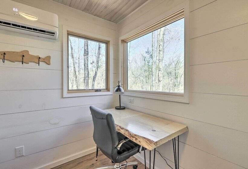 Stunning Culloden Cabin With Deck & Creek View!