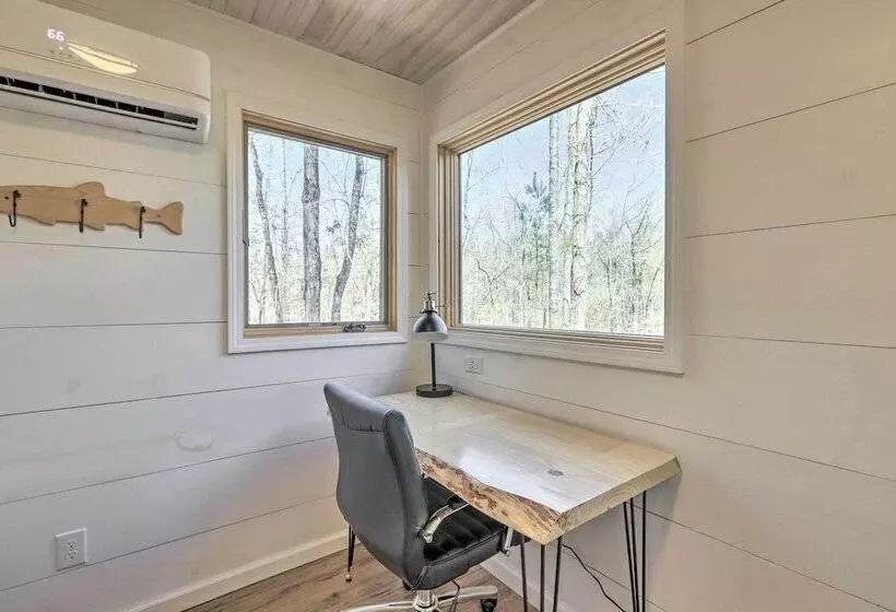 Stunning Culloden Cabin With Deck & Creek View!