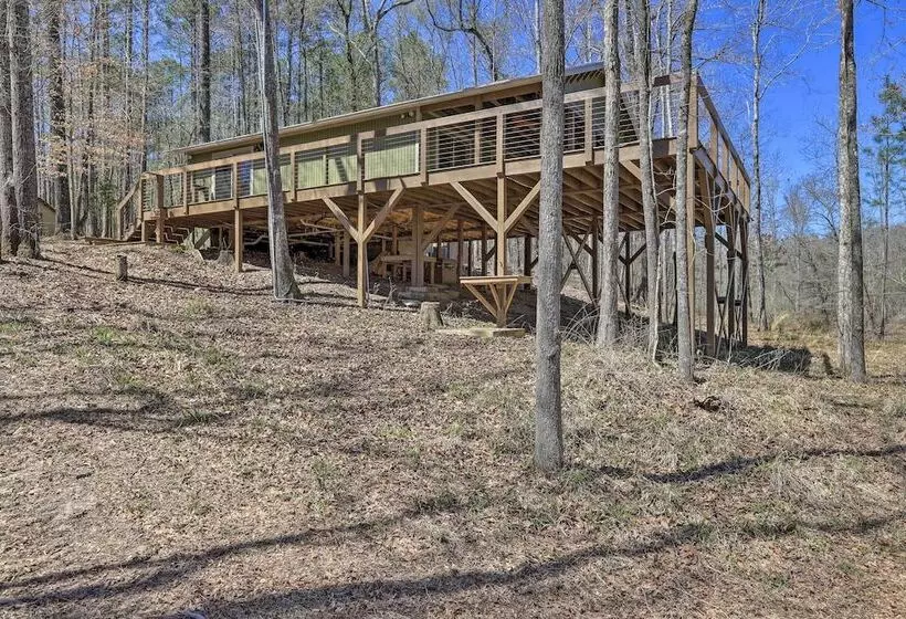 Stunning Culloden Cabin With Deck & Creek View!