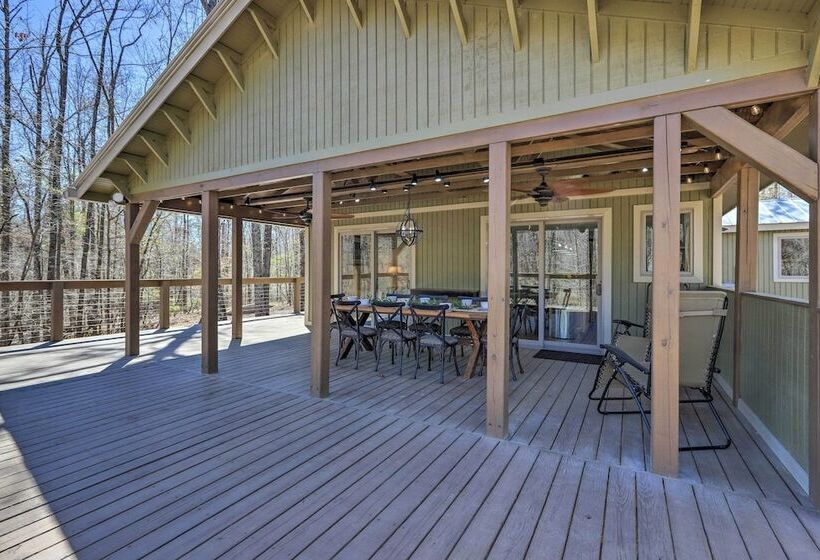 Stunning Culloden Cabin With Deck & Creek View!