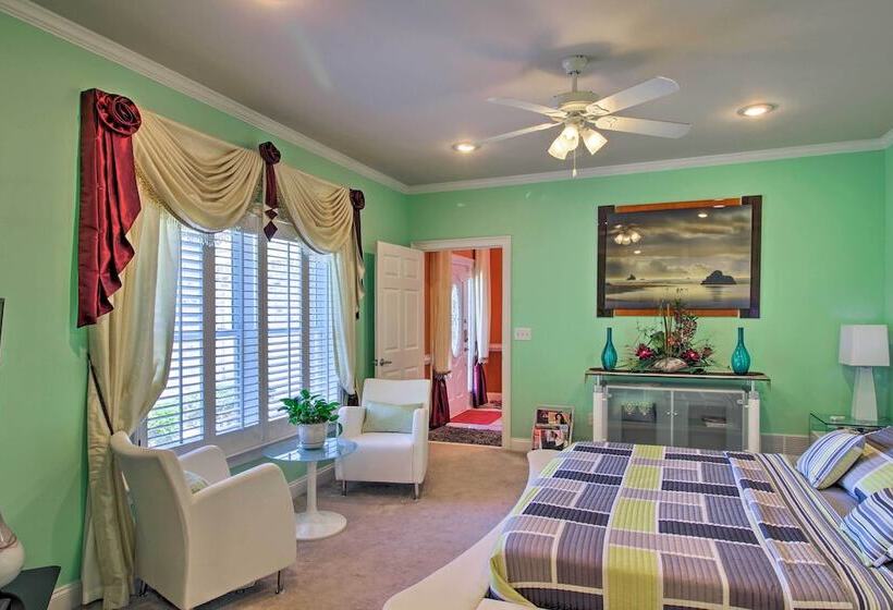 Stunning Duluth Family House W/ Fireplace & Patio!