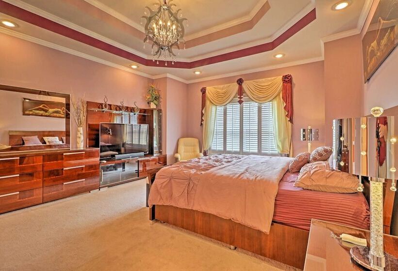 Stunning Duluth Family House W/ Fireplace & Patio!