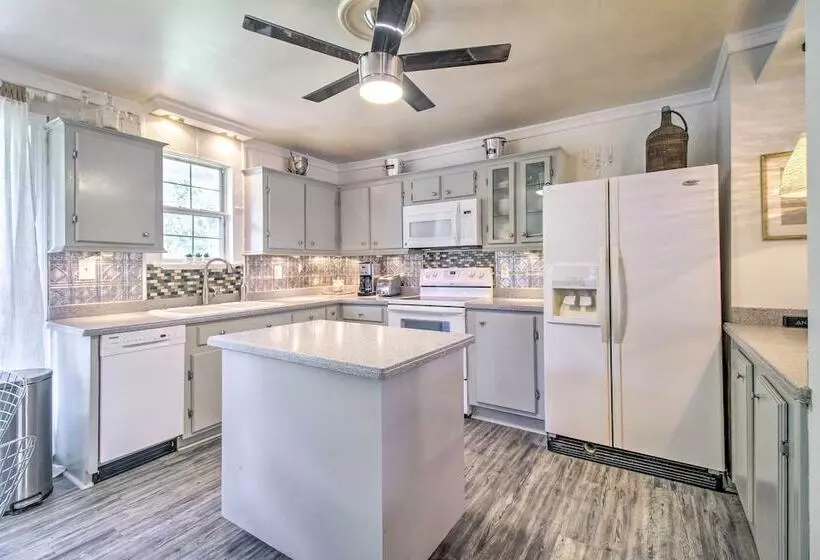 The River Cottage  Charming Retreat W/ Dock