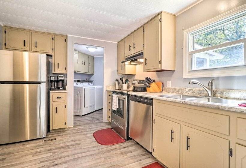 Updated Lake Sinclair Home W/ Dock Access!