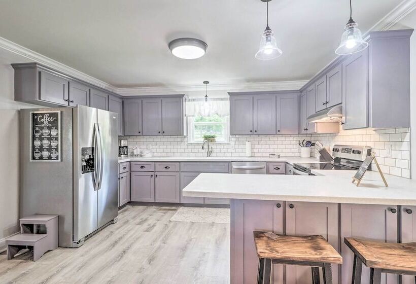 Waterfront Lake Sinclair Home W/ Boat Dock!