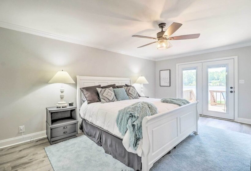 Waterfront Lake Sinclair Home W/ Boat Dock!