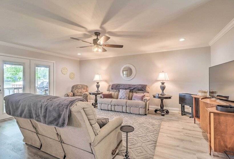 Waterfront Lake Sinclair Home W/ Boat Dock!