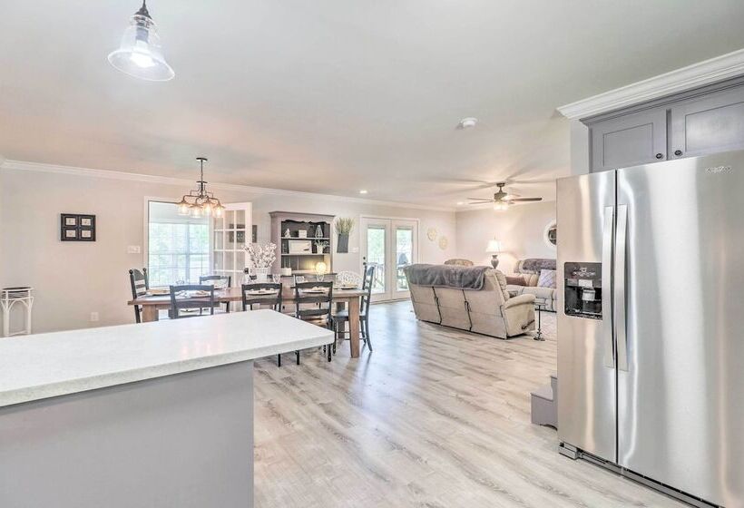 Waterfront Lake Sinclair Home W/ Boat Dock!