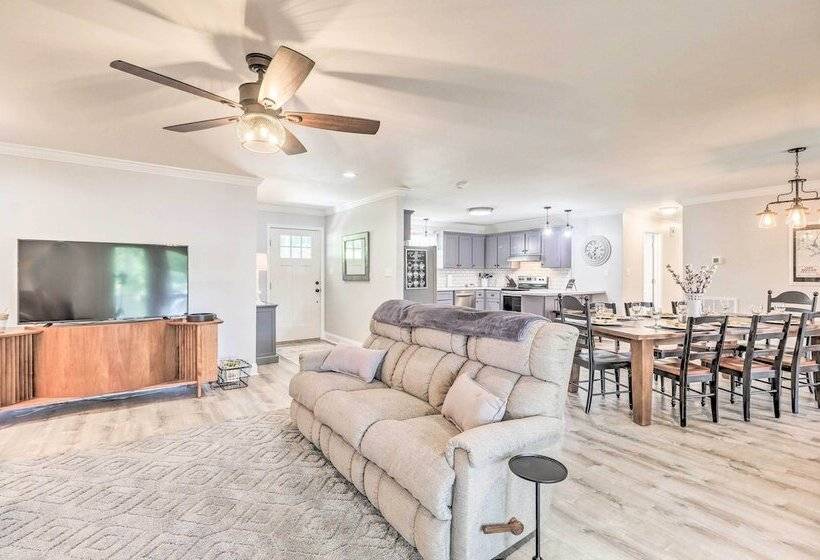 Waterfront Lake Sinclair Home W/ Boat Dock!