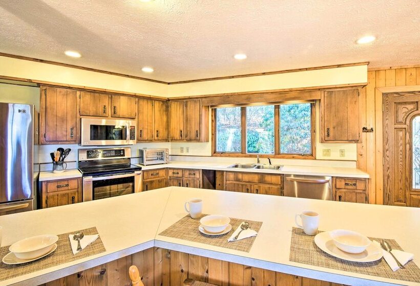 Woodsy Sky Valley Cottage, 8 Mi To Dillard!