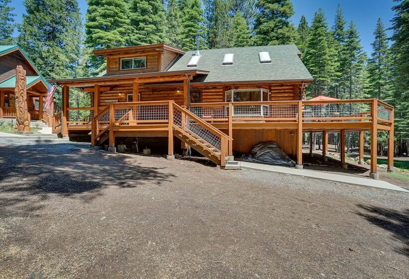 Lake Almanor Cabin W/ Deck & Beach Access