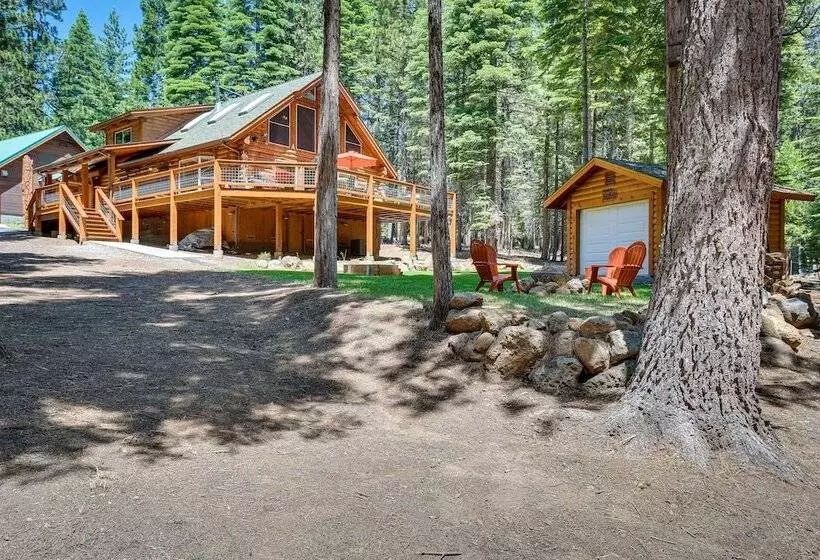 Lake Almanor Cabin W/ Deck & Beach Access