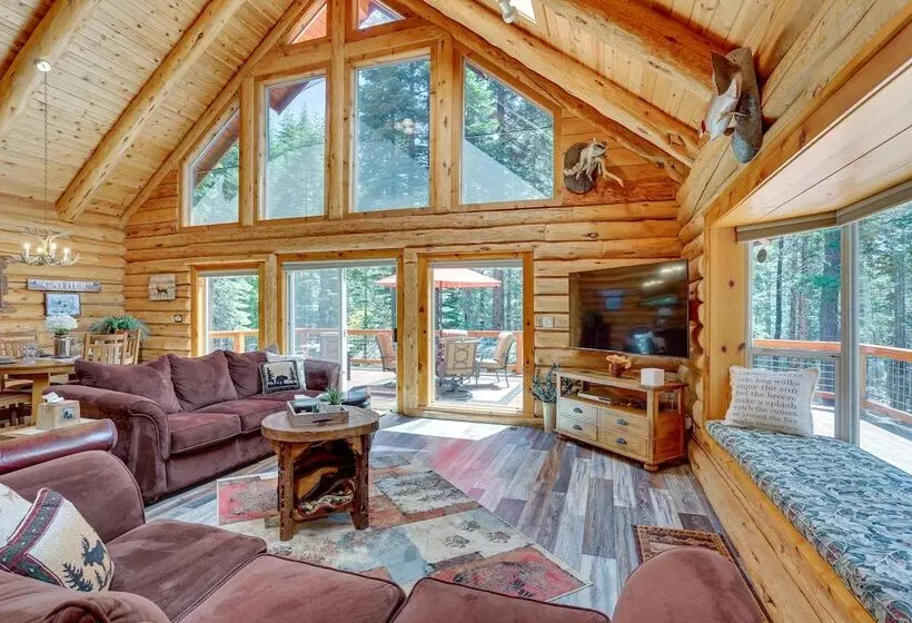 Lake Almanor Cabin W/ Deck & Beach Access