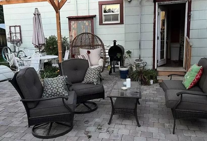 Butte Valley Bed And Breakfast