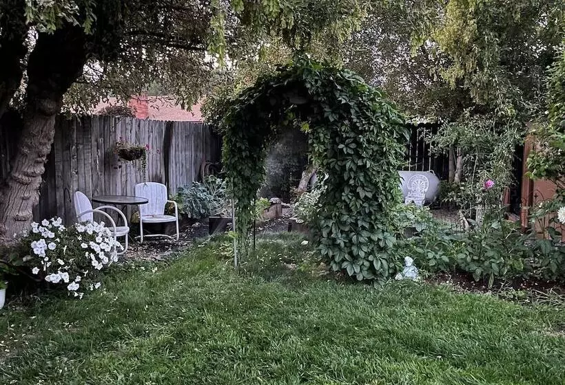 Butte Valley Bed And Breakfast