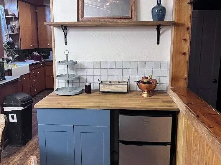 Butte Valley Bed And Breakfast