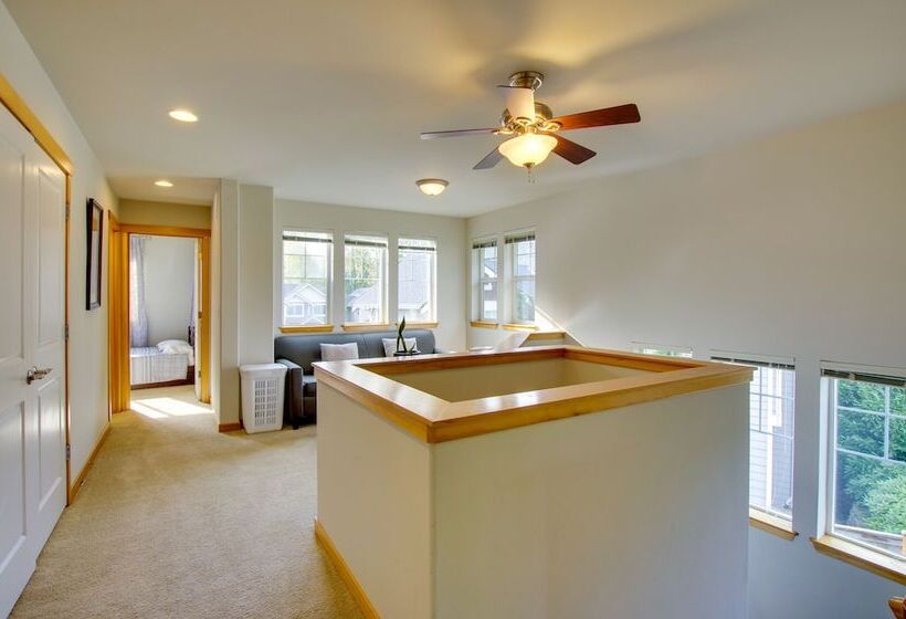 Charming Everett Townhome 3 Mi To Downtown!