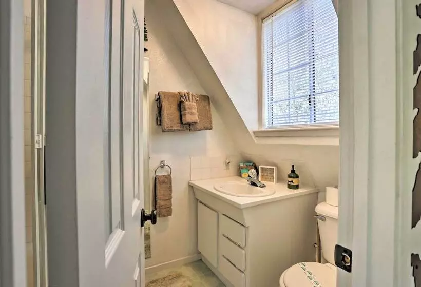 Near Skiing:  The Knotty Pine Cottage  In Big Bear