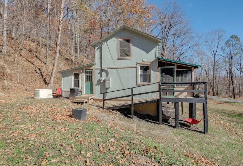 Cozy Eagle Rock Cottage On The Creek W/ Loft!