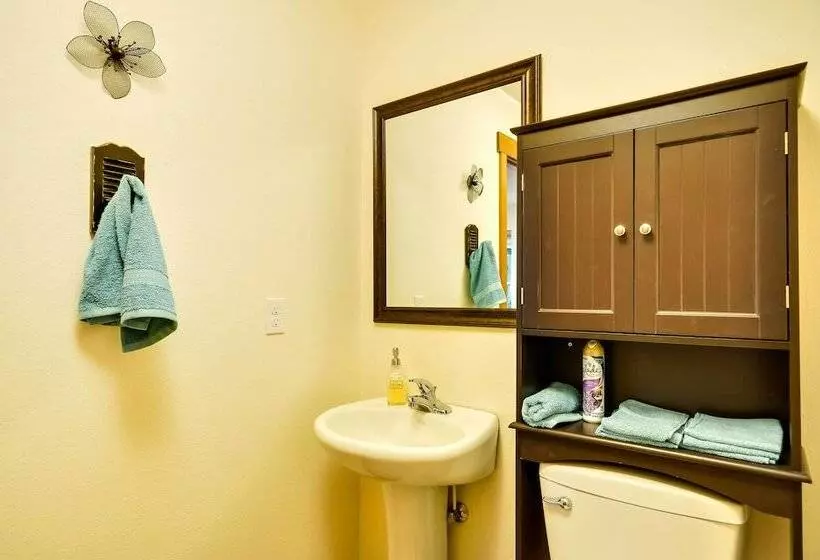 Dog Friendly Milwaukie Home: 9 Mi To Dtwn Portland