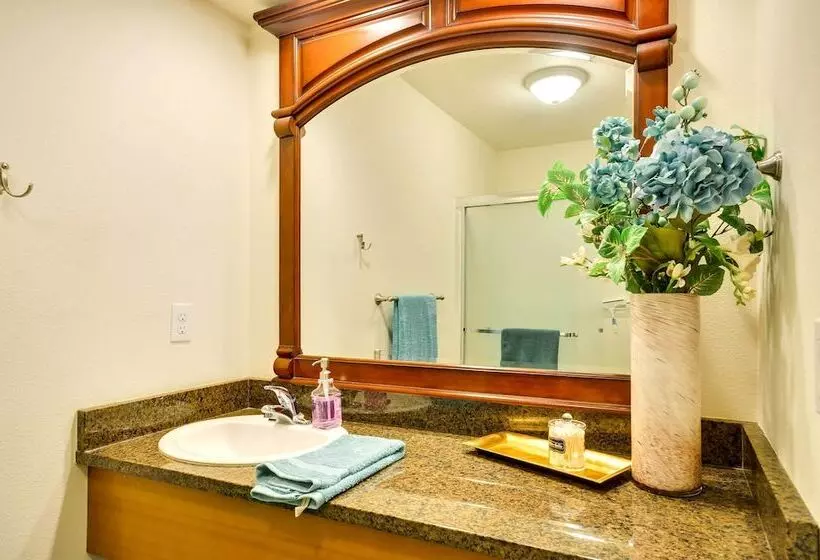 Dog Friendly Milwaukie Home: 9 Mi To Dtwn Portland