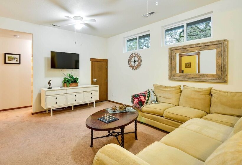 Dog Friendly Milwaukie Home: 9 Mi To Dtwn Portland