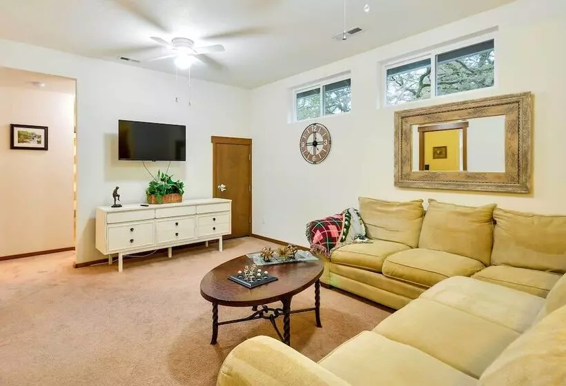 Dog Friendly Milwaukie Home: 9 Mi To Dtwn Portland