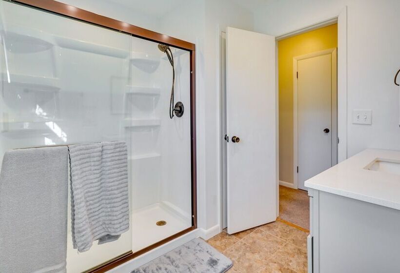 Hocking Hills Hideaway W/ Hot Tub & Fire Pit!