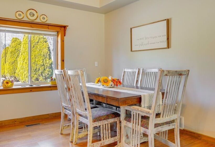 Hocking Hills Hideaway W/ Hot Tub & Fire Pit!