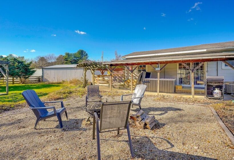 Hocking Hills Hideaway W/ Hot Tub & Fire Pit!