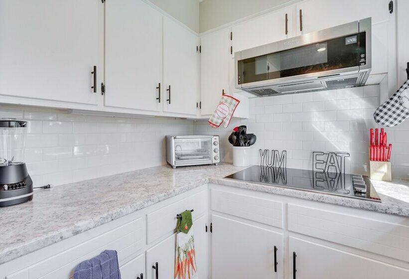 Hocking Hills Hideaway W/ Hot Tub & Fire Pit!