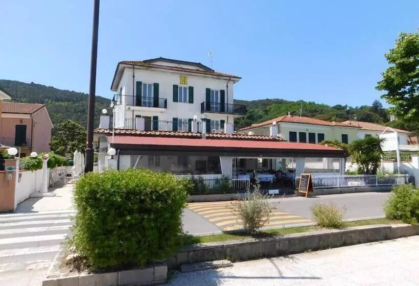 簡易ホテル Garden Ristorante Pizzeria