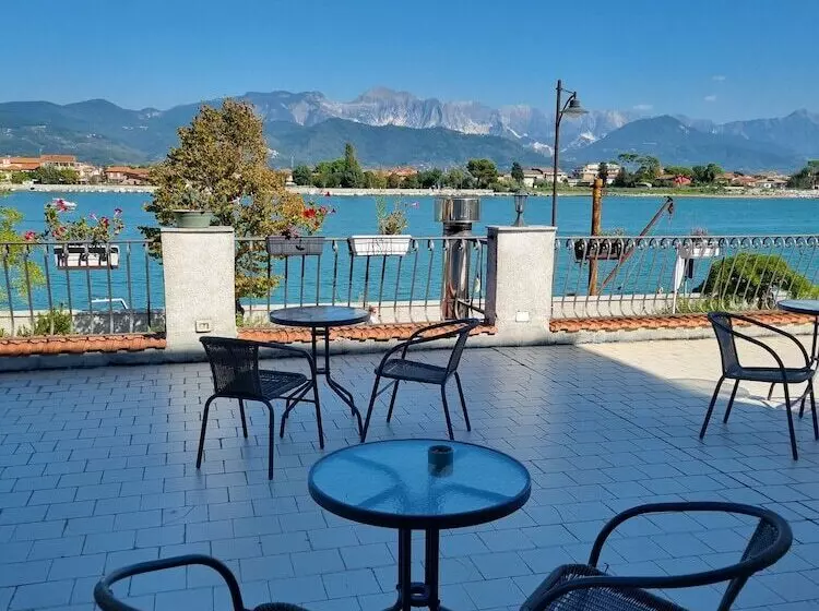 簡易ホテル Garden Ristorante Pizzeria