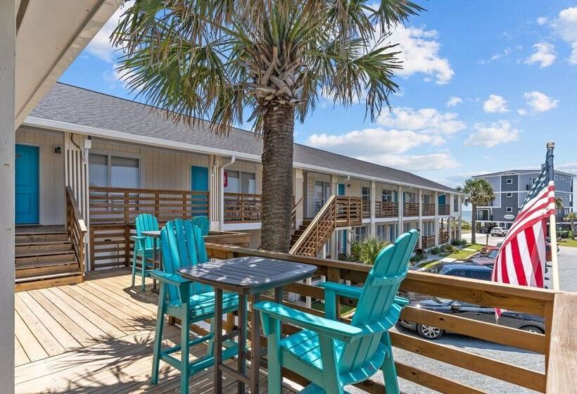 The Beach House Motel & Suites