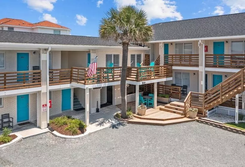 The Beach House Motel & Suites