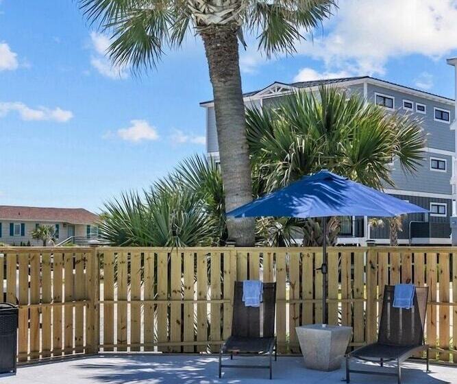 The Beach House Motel & Suites