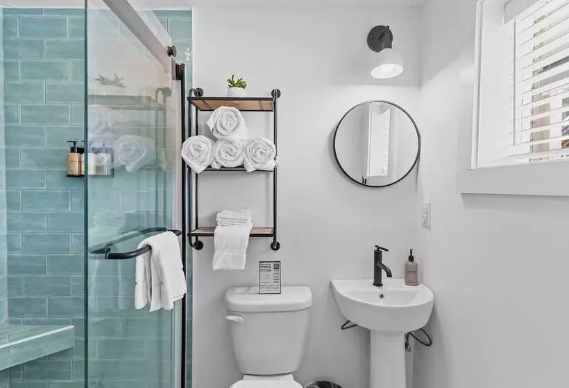 The Beach House Motel & Suites