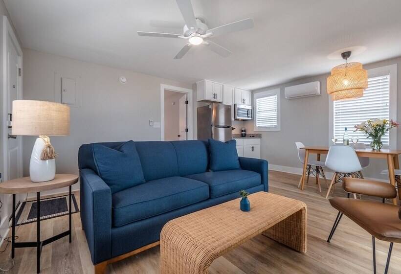 The Beach House Motel & Suites