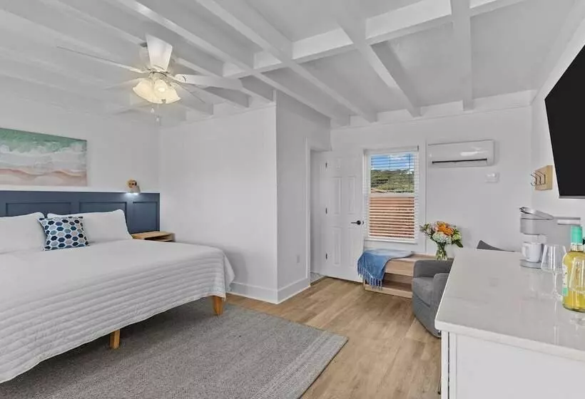 The Beach House Motel & Suites