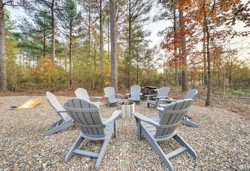 Idyllic Broken Bow Cabin W/ Deck & Private Hot Tub