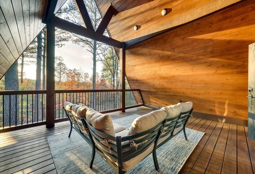 Idyllic Broken Bow Cabin W/ Deck & Private Hot Tub