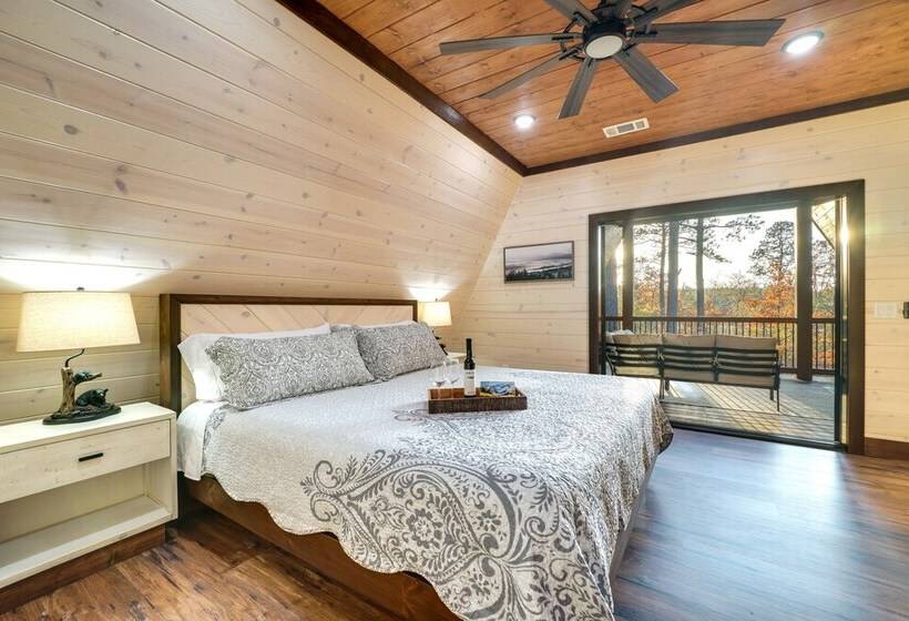 Idyllic Broken Bow Cabin W/ Deck & Private Hot Tub