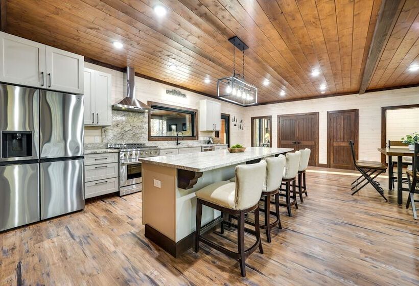 Idyllic Broken Bow Cabin W/ Deck & Private Hot Tub