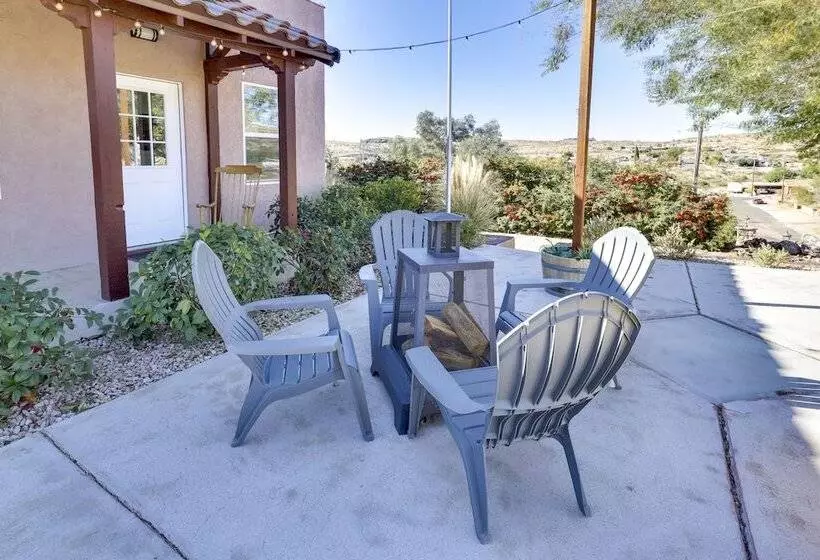 Kingman Retreat W/ Hot Tub: 1 Block To Route 66!