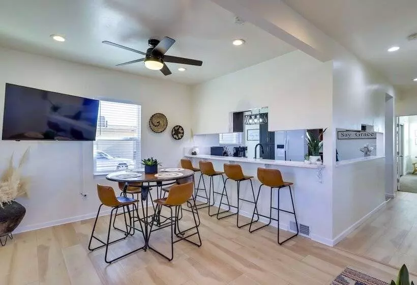 Kingman Retreat W/ Hot Tub: 1 Block To Route 66!