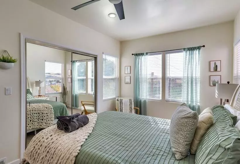 Kingman Retreat W/ Hot Tub: 1 Block To Route 66!