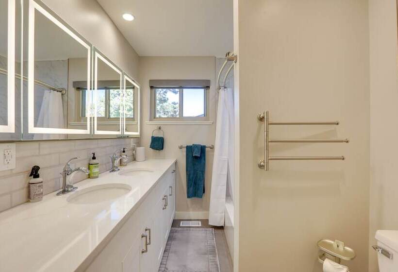 Modern Wheat Ridge Home W/ Private Hot Tub & Sauna