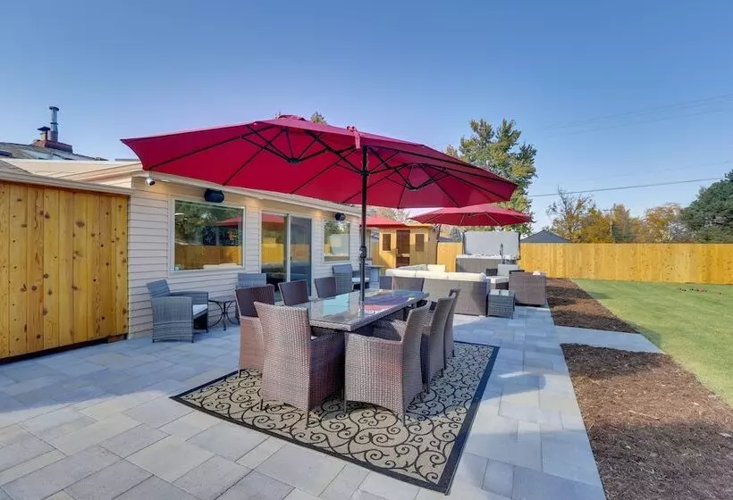 Modern Wheat Ridge Home W/ Private Hot Tub & Sauna
